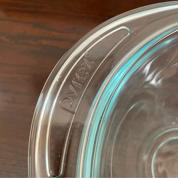 Pyrex Teardrop Batter Bowl - Picture 4 of 6